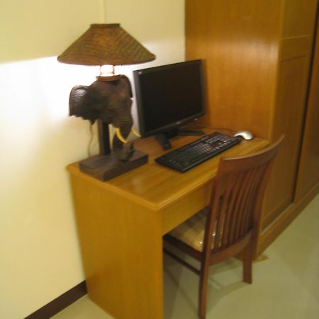 Rafael Hotel And Mansion Bangkok - Sha Extra Plus Certified Exterior photo