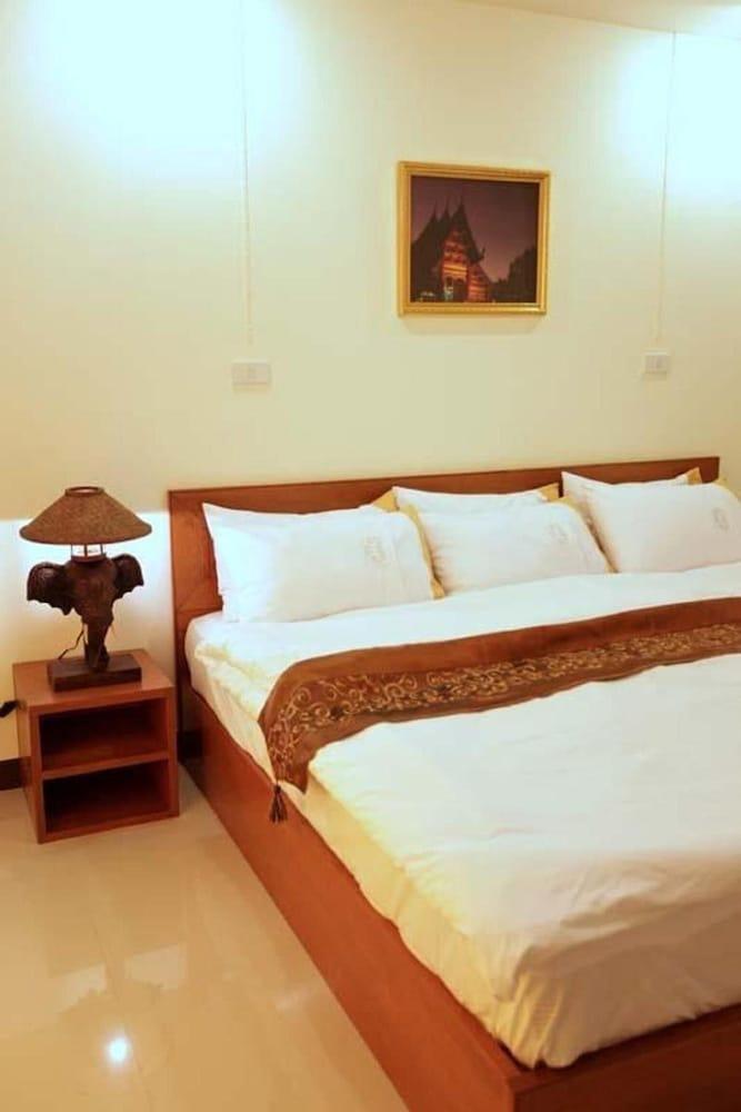 Rafael Hotel And Mansion Bangkok - Sha Extra Plus Certified Exterior photo