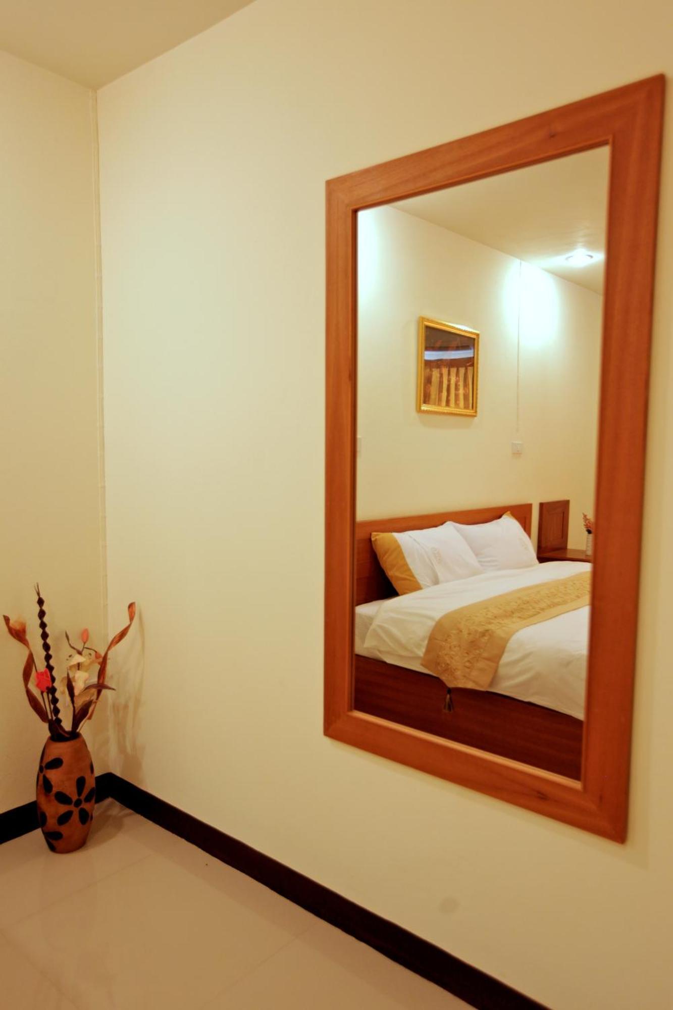 Rafael Hotel And Mansion Bangkok - Sha Extra Plus Certified Exterior photo