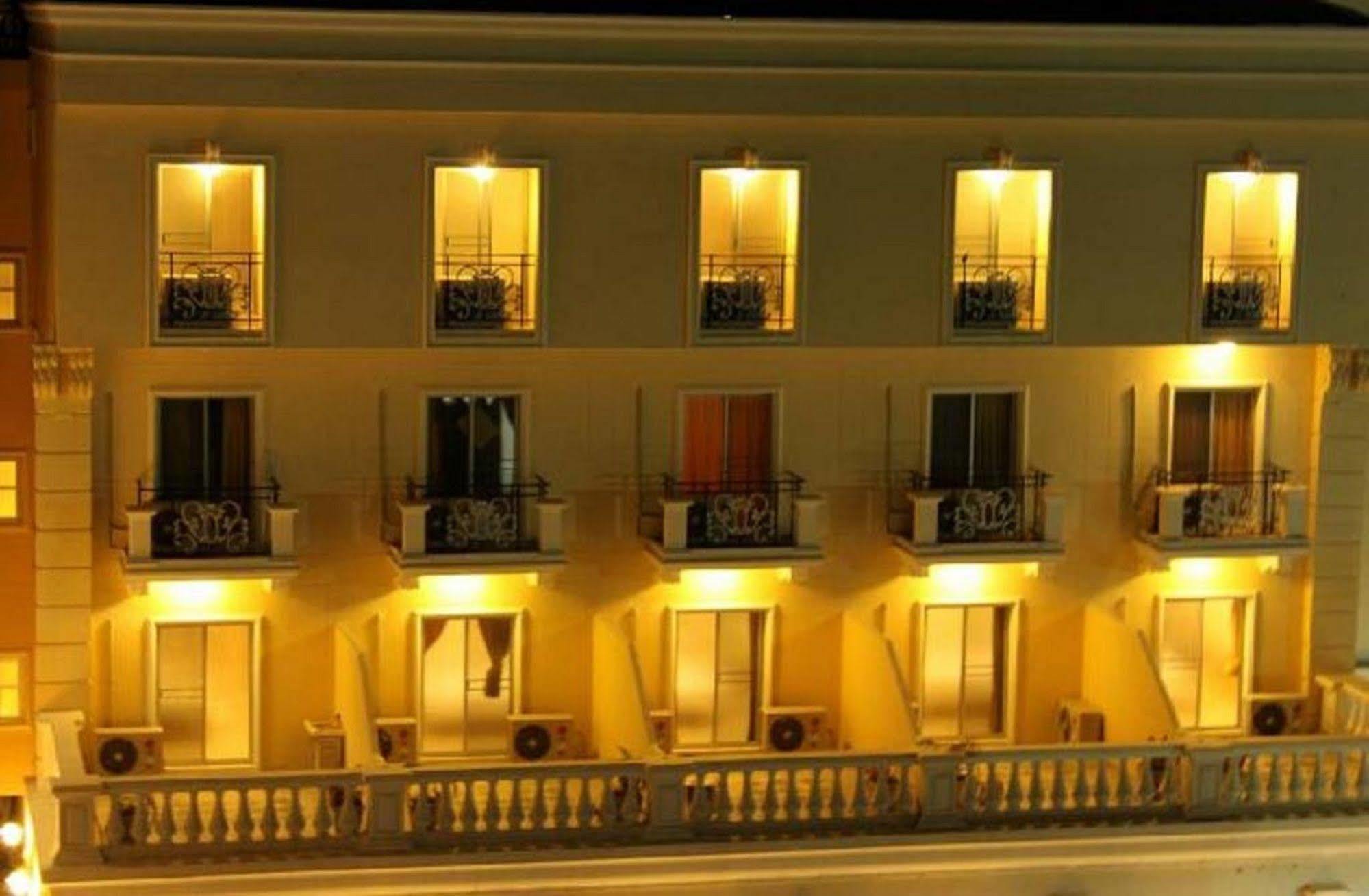 Rafael Hotel And Mansion Bangkok - Sha Extra Plus Certified Exterior photo