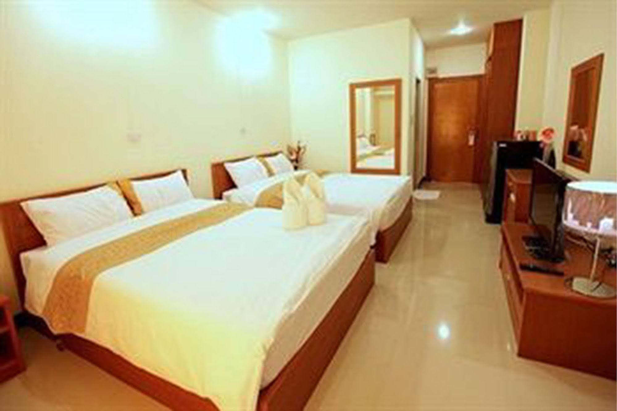 Rafael Hotel And Mansion Bangkok - Sha Extra Plus Certified Exterior photo